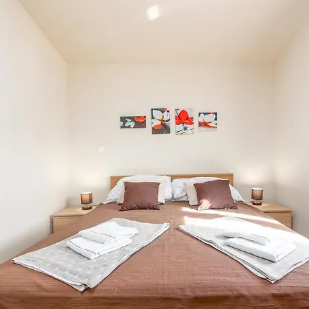 1 Bedroom Amazing In Apartamento