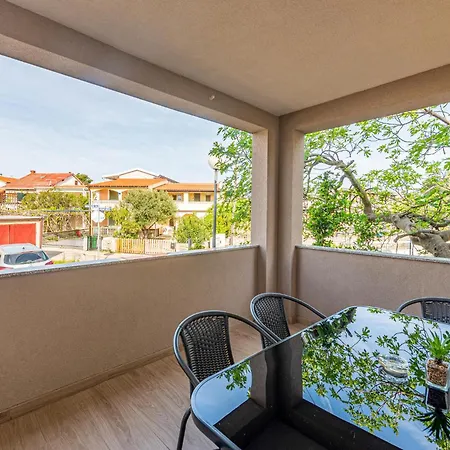 Apartamento 1 Bedroom Amazing In *