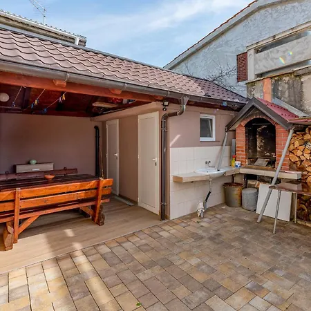 Appartement 1 Bedroom Amazing In Vir